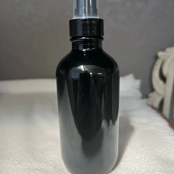 Gardenia Body Mist - Black Bottle - Picture 2 of 5